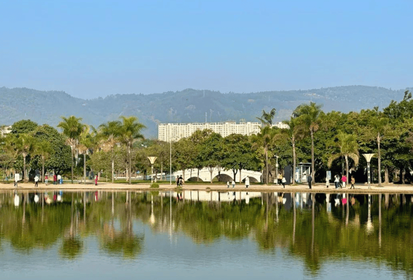 云南弥勒小城旅游攻略